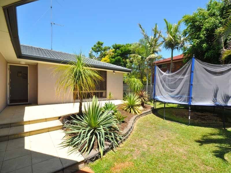 100 Waitomo Street, Broadbeach Waters QLD 4218