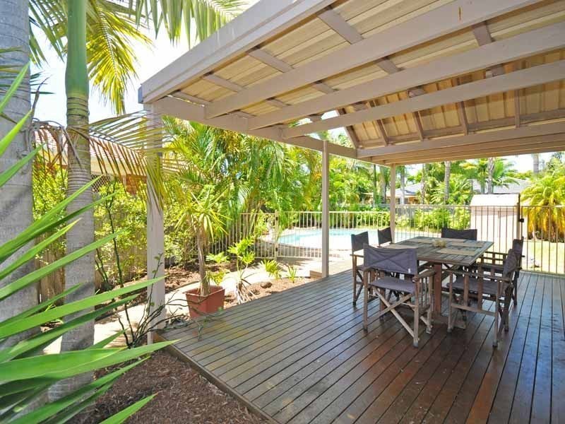 100 Waitomo Street, Broadbeach Waters QLD 4218