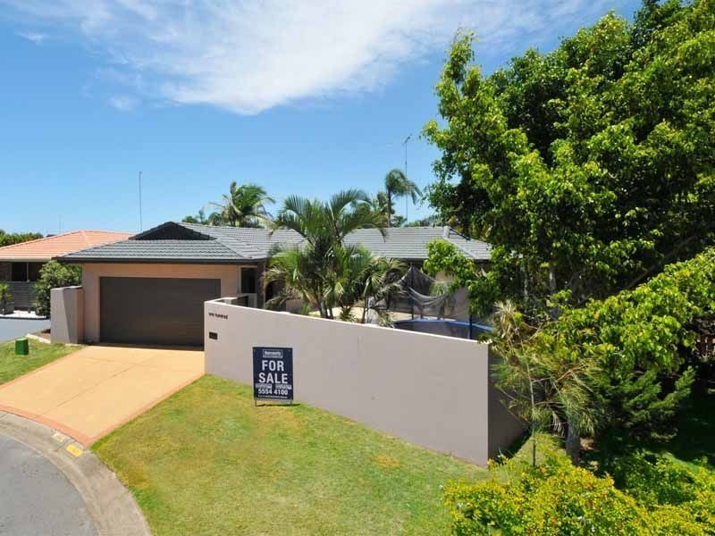 100 Waitomo Street, Broadbeach Waters QLD 4218