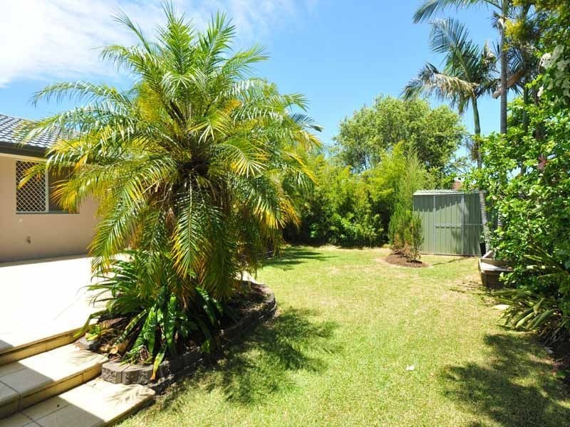 100 Waitomo Street, Broadbeach Waters QLD 4218