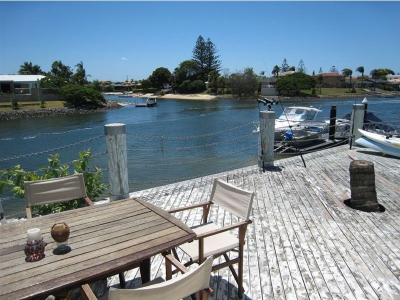 41 Allambi Ave, Broadbeach Waters QLD 4218