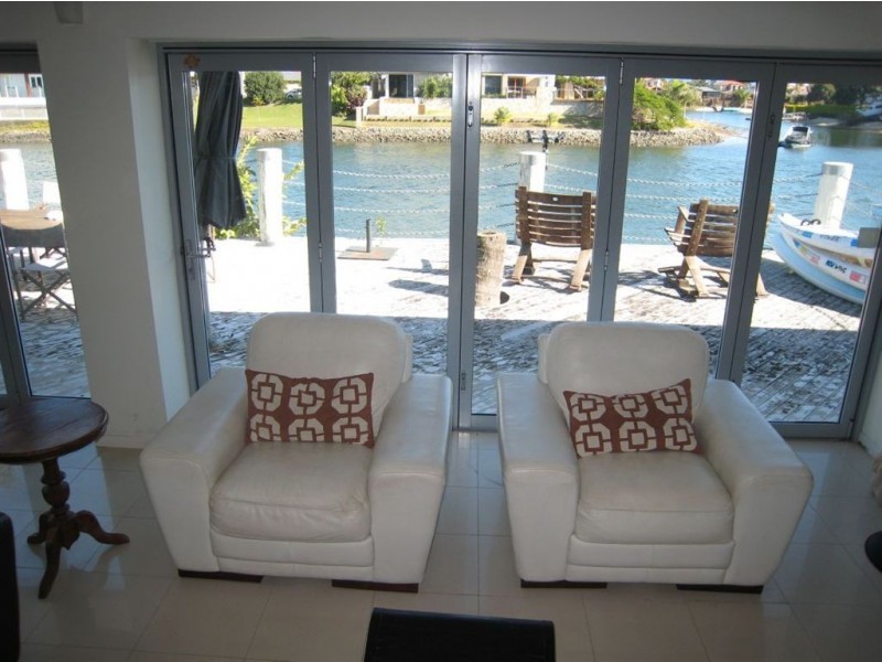 41 Allambi Ave, Broadbeach Waters QLD 4218
