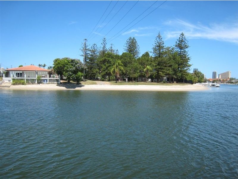 41 Allambi Ave, Broadbeach Waters QLD 4218