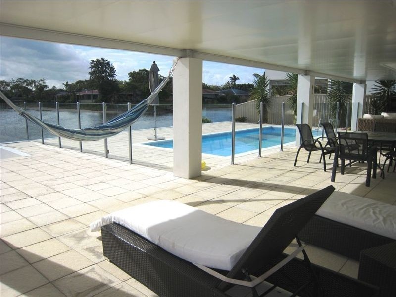 22 Welby Street, Broadbeach Waters QLD 4218