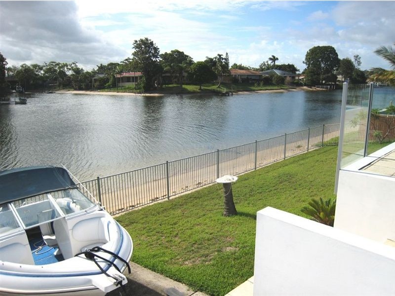 22 Welby Street, Broadbeach Waters QLD 4218