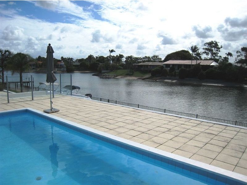 22 Welby Street, Broadbeach Waters QLD 4218