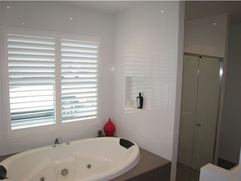 22 Welby Street, Broadbeach Waters QLD 4218