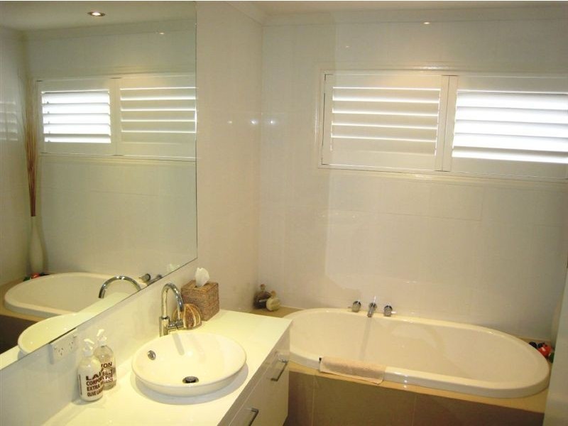 22 Welby Street, Broadbeach Waters QLD 4218