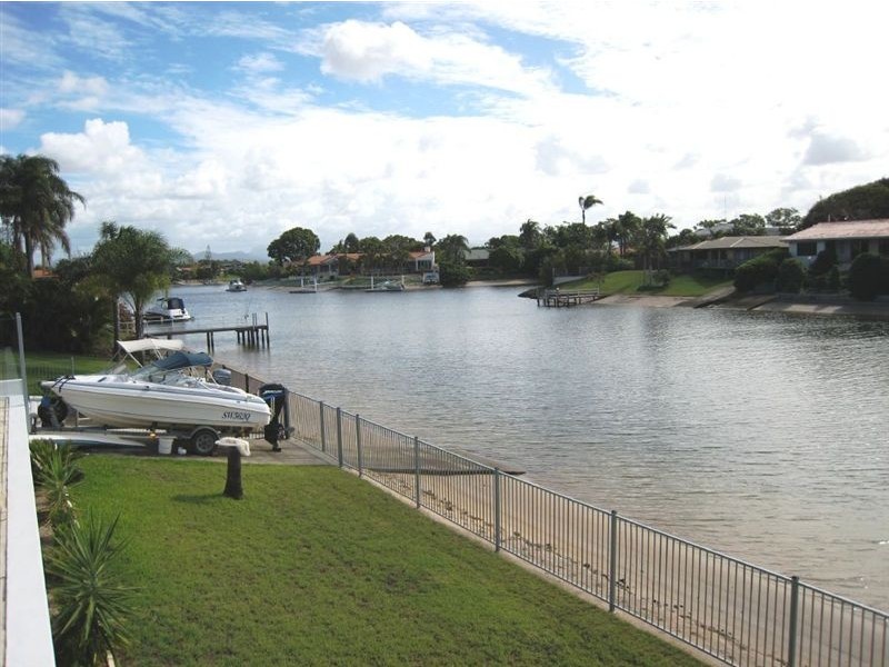 22 Welby Street, Broadbeach Waters QLD 4218