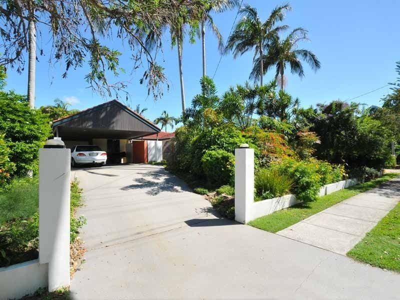 19 Holland Court, Broadbeach Waters QLD 4218