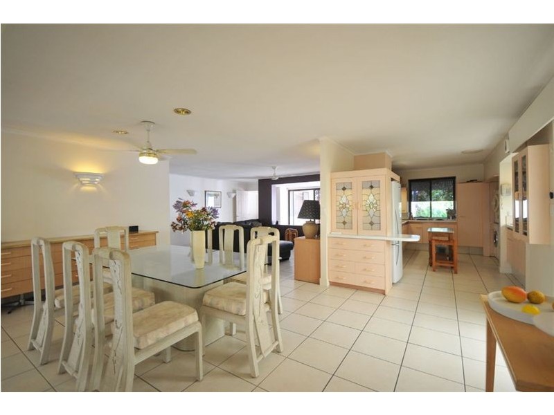 19 Holland Court, Broadbeach Waters QLD 4218