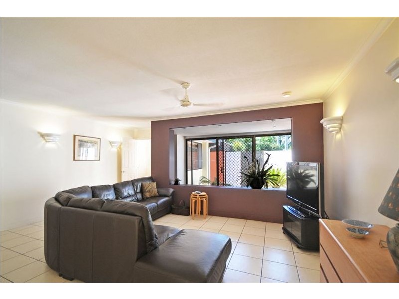 19 Holland Court, Broadbeach Waters QLD 4218