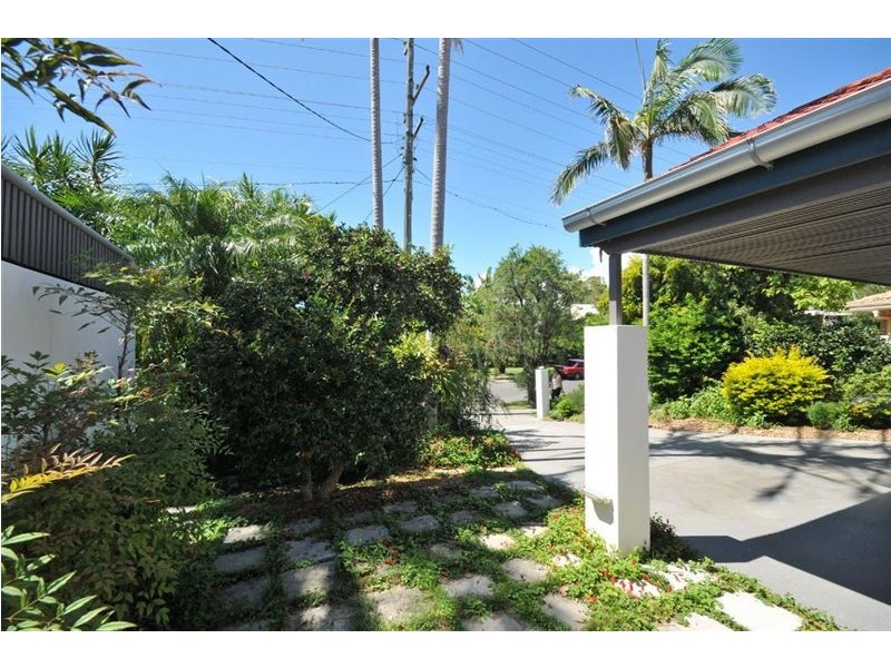 19 Holland Court, Broadbeach Waters QLD 4218