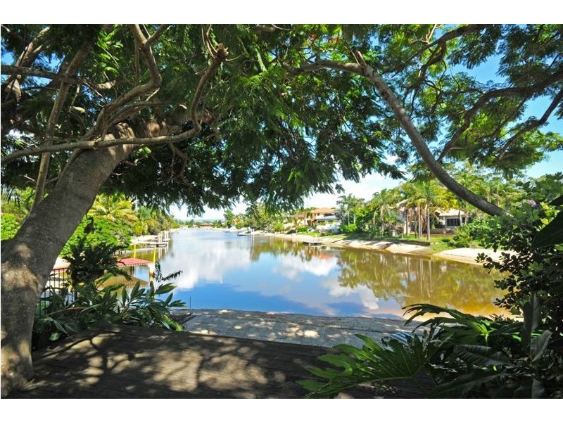 19 Holland Court, Broadbeach Waters QLD 4218