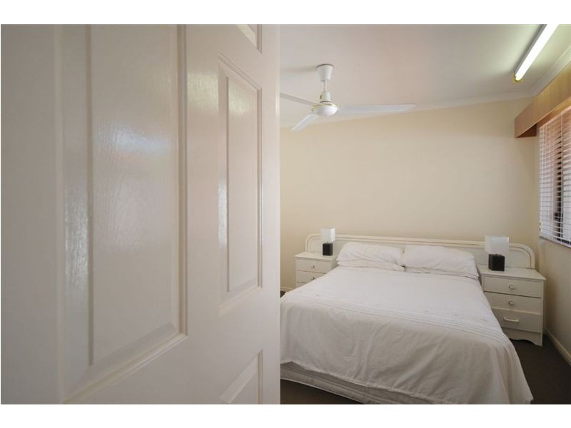 19 Holland Court, Broadbeach Waters QLD 4218