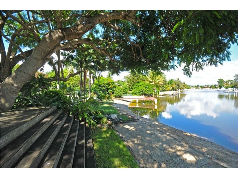 19 Holland Court, Broadbeach Waters QLD 4218