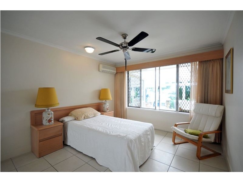 19 Holland Court, Broadbeach Waters QLD 4218