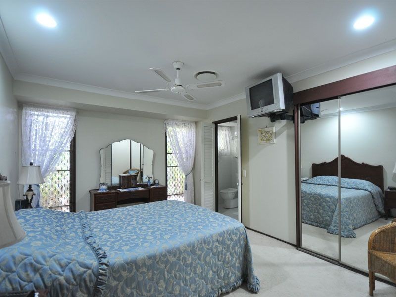 5 Wanneroo Court, Mermaid Waters QLD 4218