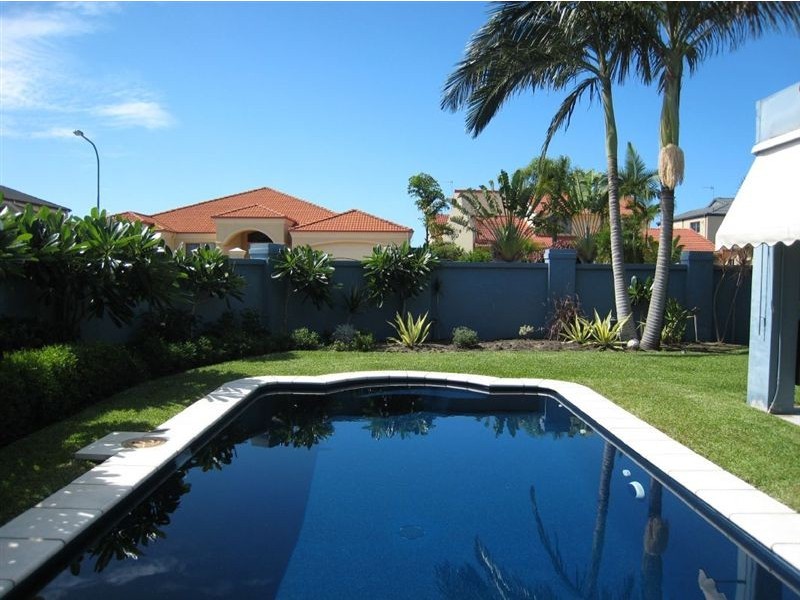 112 Waitomo Street, Broadbeach Waters QLD 4218