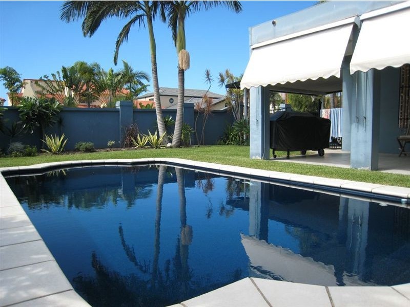 112 Waitomo Street, Broadbeach Waters QLD 4218