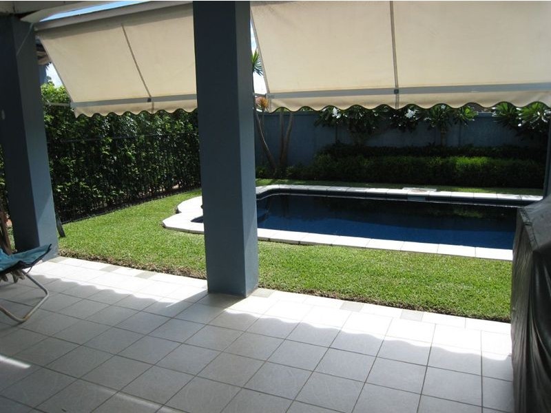 112 Waitomo Street, Broadbeach Waters QLD 4218