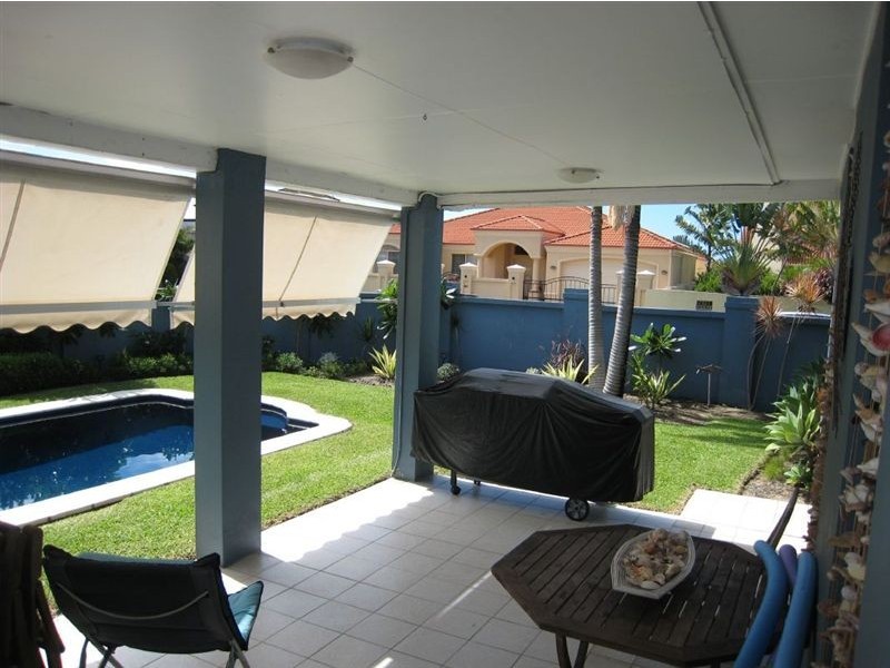 112 Waitomo Street, Broadbeach Waters QLD 4218