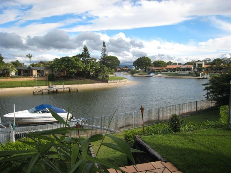 12 Welby St, Broadbeach Waters QLD 4218