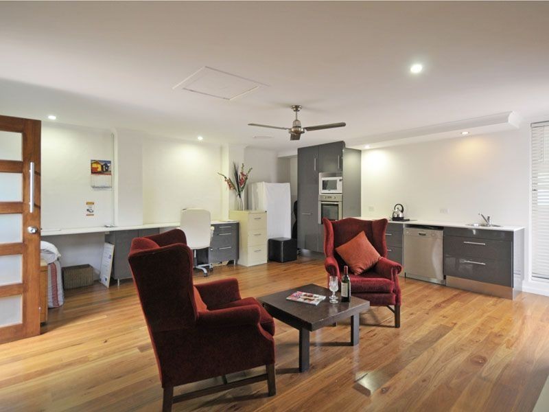 12 Welby St, Broadbeach Waters QLD 4218