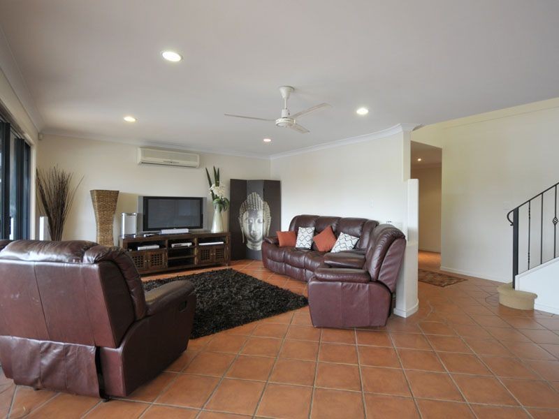 12 Welby St, Broadbeach Waters QLD 4218