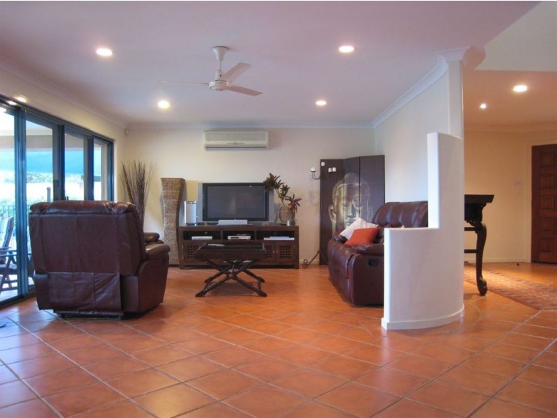 12 Welby St, Broadbeach Waters QLD 4218