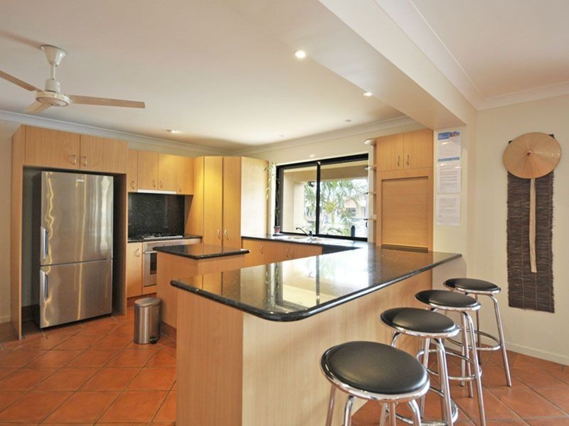 12 Welby St, Broadbeach Waters QLD 4218