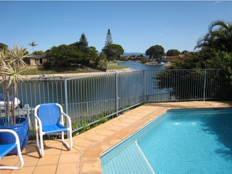 12 Welby St, Broadbeach Waters QLD 4218