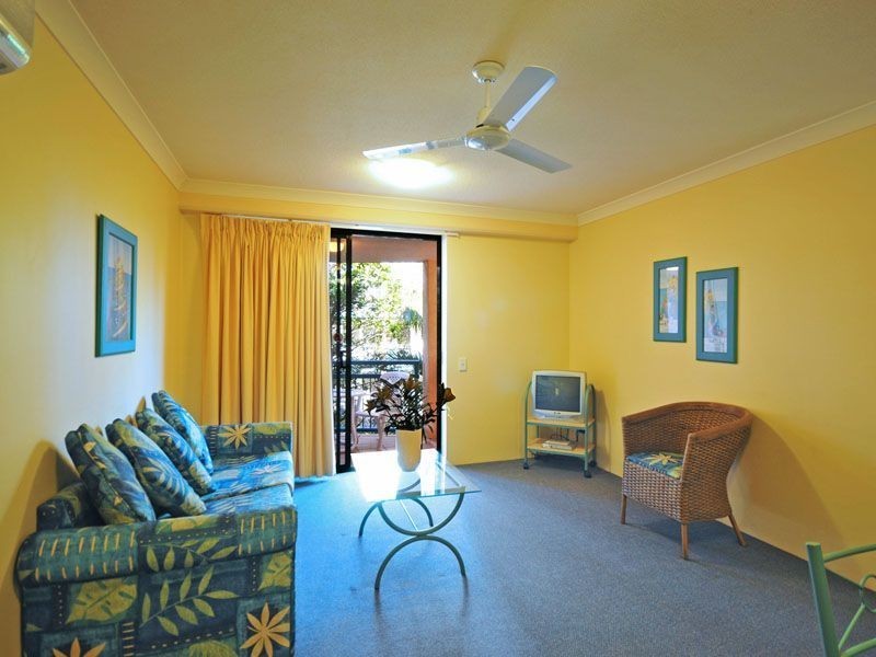 18/20 Anne Ave, Broadbeach QLD 4218