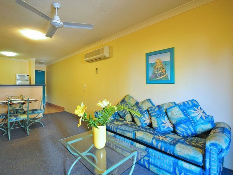 18/20 Anne Ave, Broadbeach QLD 4218