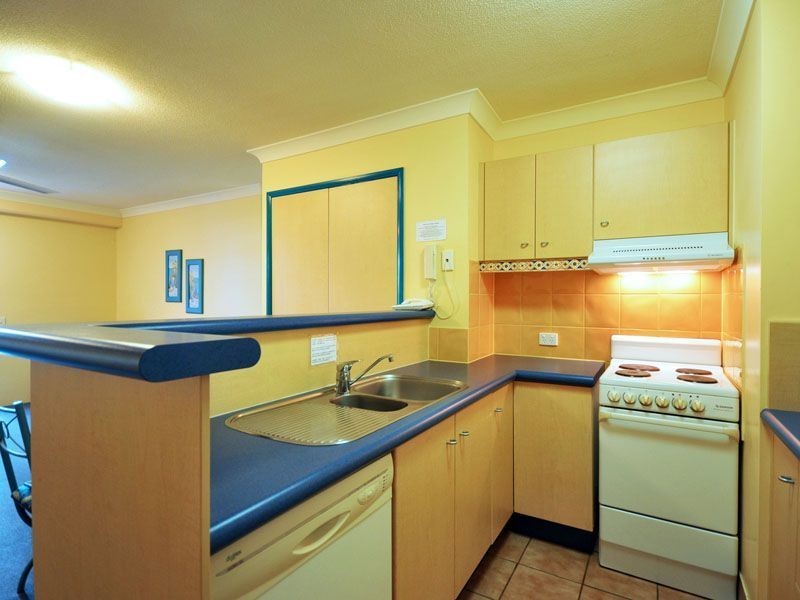 18/20 Anne Ave, Broadbeach QLD 4218