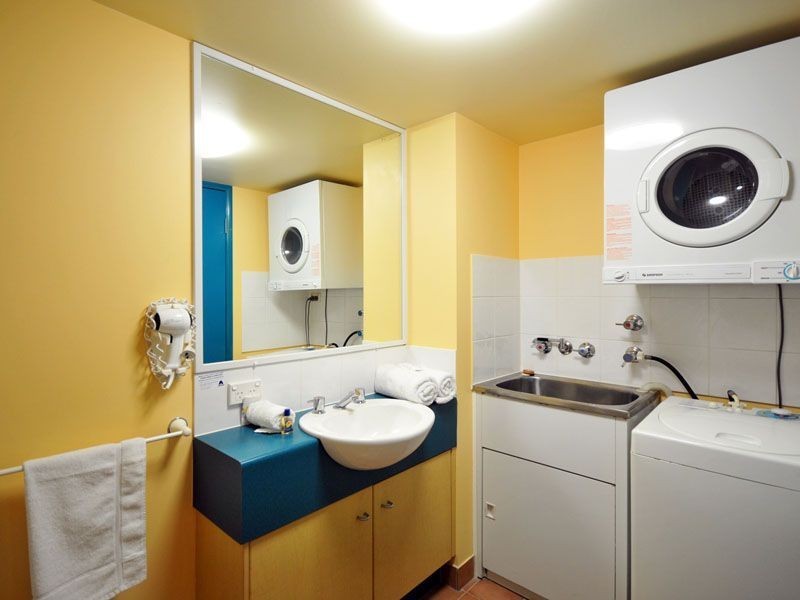 18/20 Anne Ave, Broadbeach QLD 4218