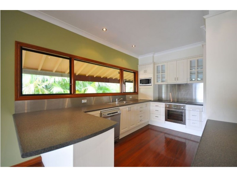 20 Evans Drive, Benowa QLD 4217