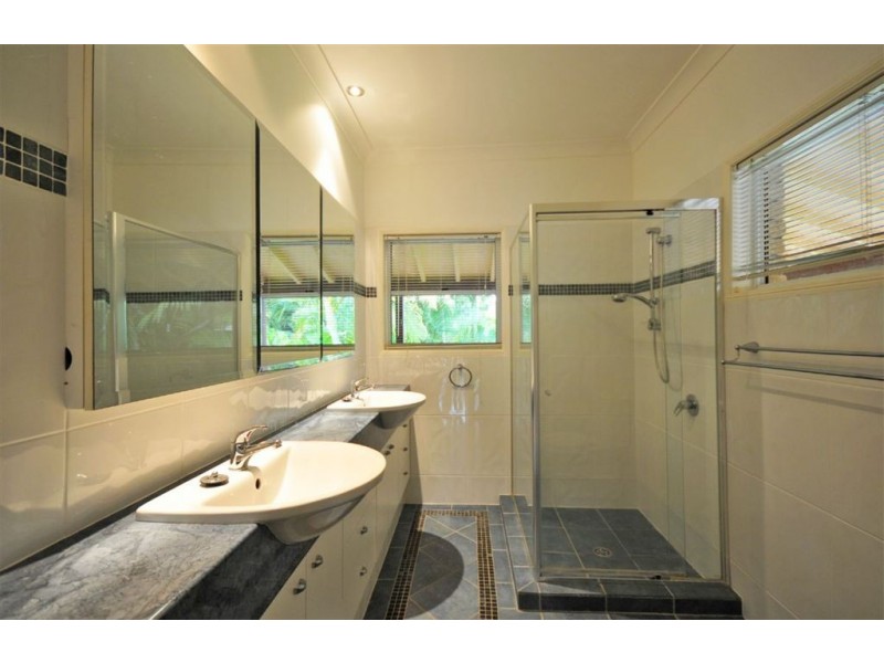 20 Evans Drive, Benowa QLD 4217