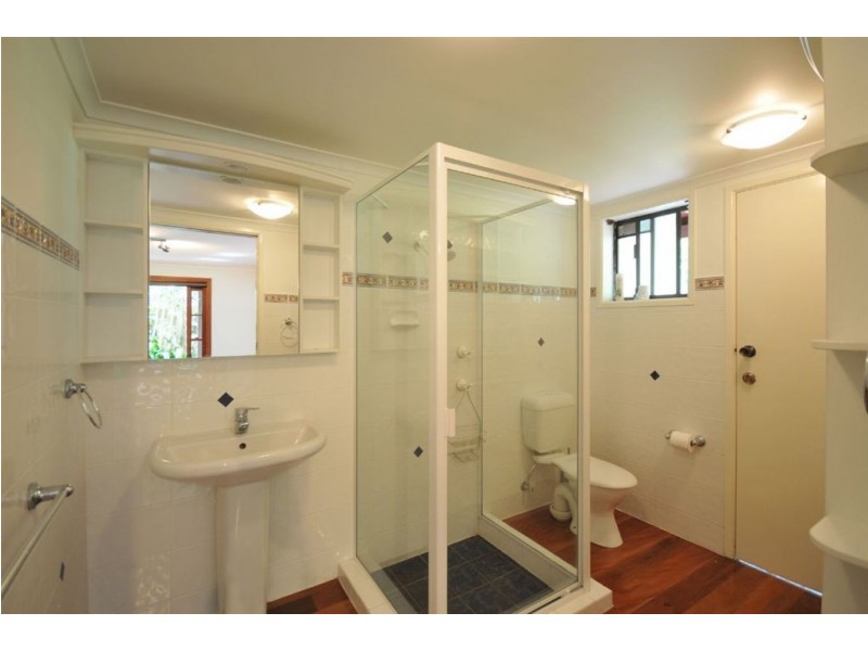 20 Evans Drive, Benowa QLD 4217