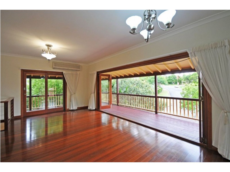20 Evans Drive, Benowa QLD 4217