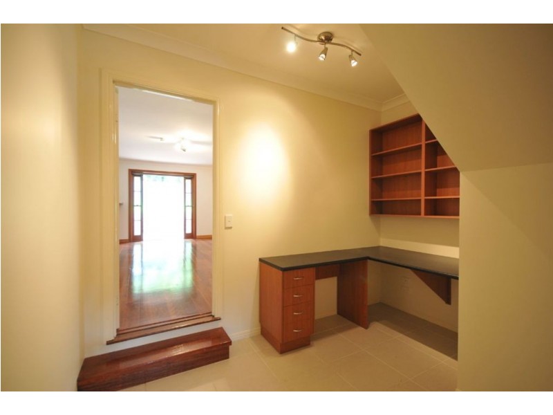 20 Evans Drive, Benowa QLD 4217