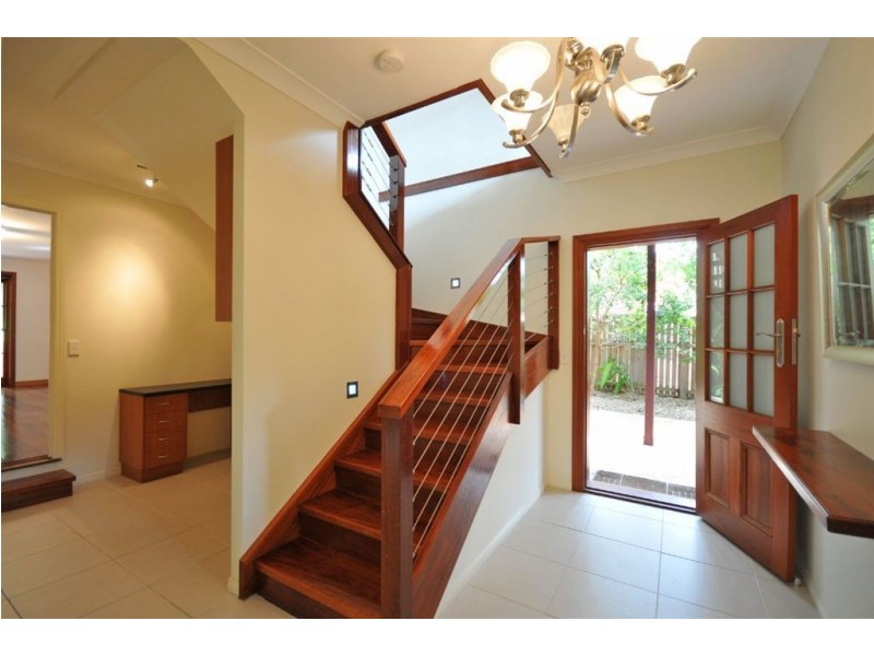 20 Evans Drive, Benowa QLD 4217