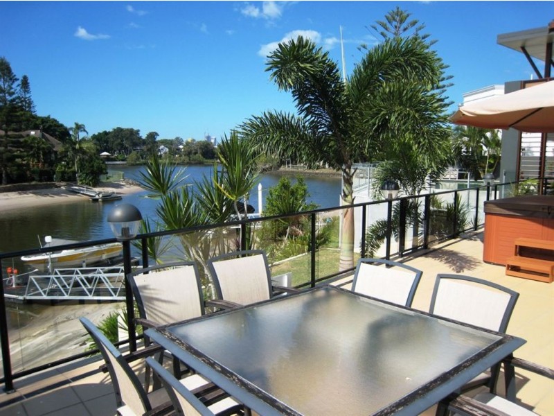 61 River Crescent, Broadbeach Waters QLD 4218