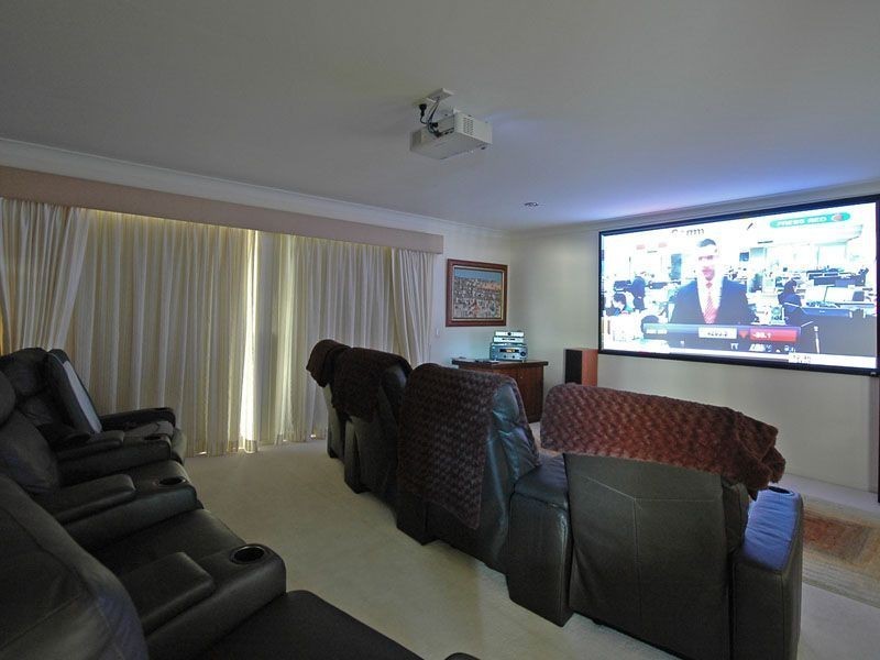 61 River Crescent, Broadbeach Waters QLD 4218