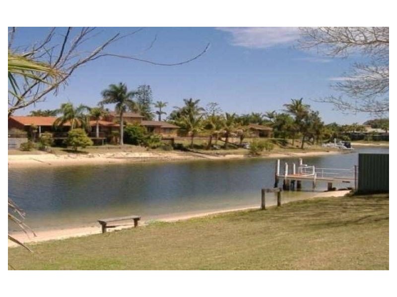 24 Kurrawa Ave, Mermaid Waters QLD 4218