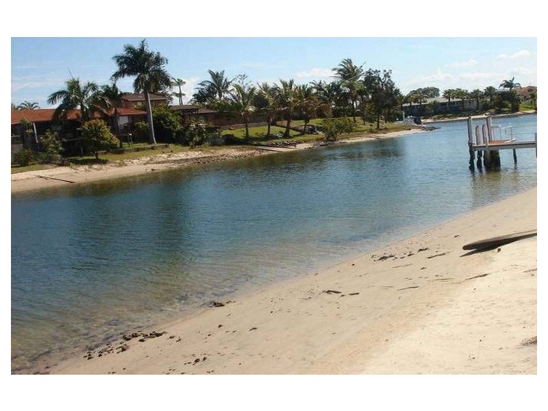 24 Kurrawa Ave, Mermaid Waters QLD 4218