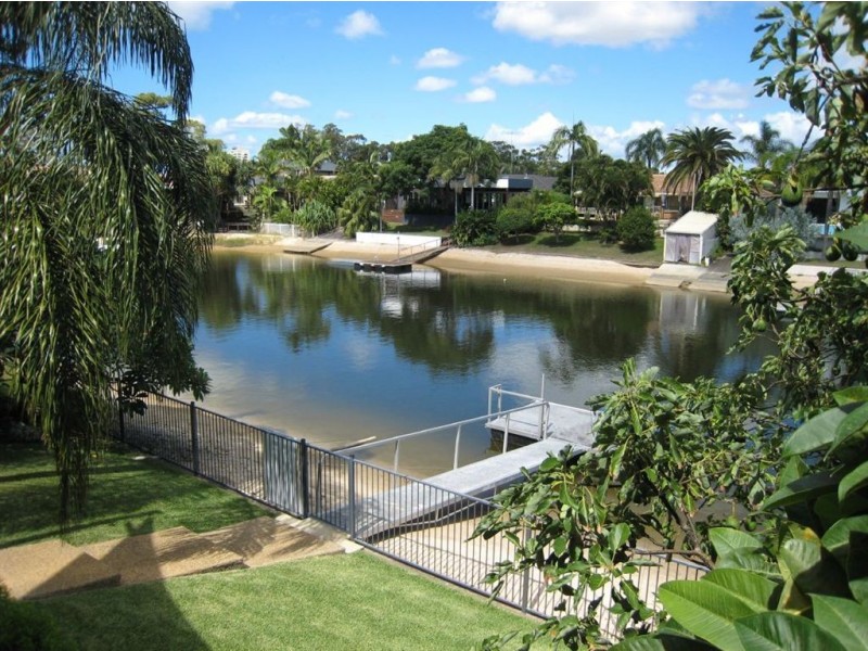 10 Bombala Street, Broadbeach Waters QLD 4218