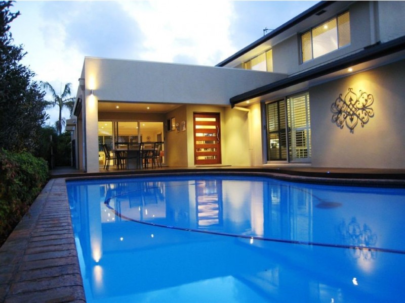 10 Bombala Street, Broadbeach Waters QLD 4218
