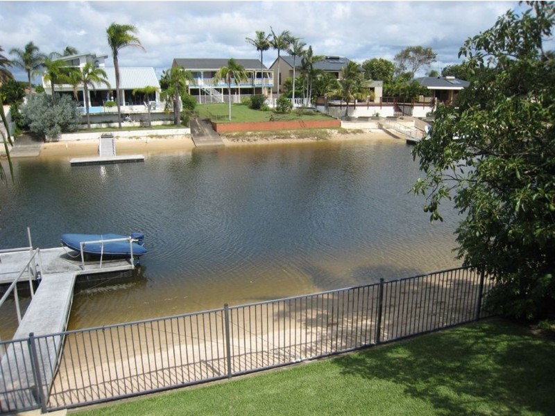 10 Bombala Street, Broadbeach Waters QLD 4218