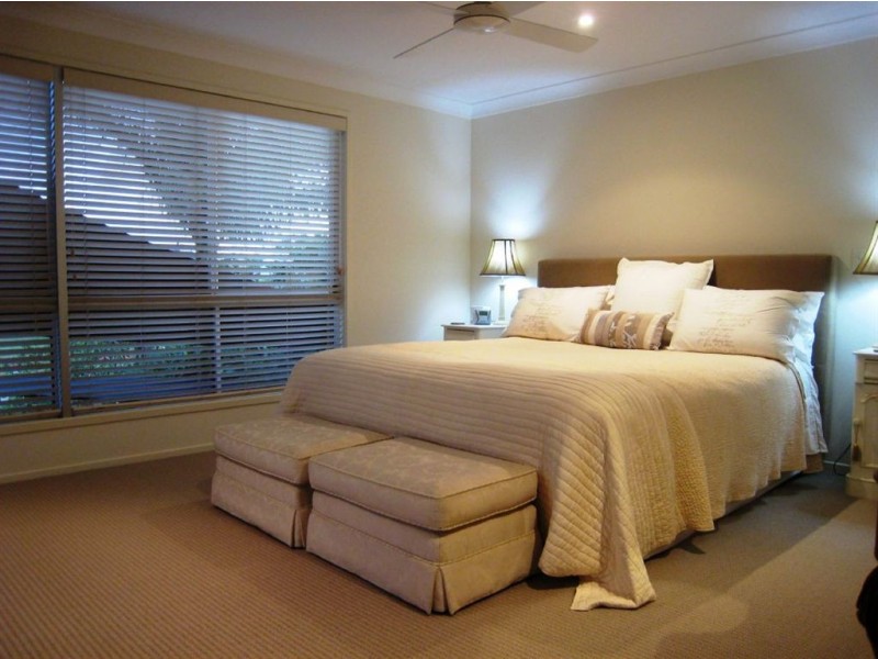 10 Bombala Street, Broadbeach Waters QLD 4218